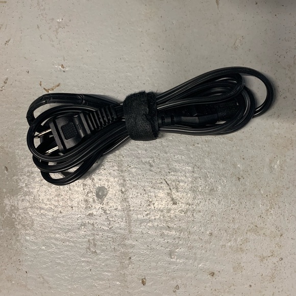 Rocketfish Universal Laptop Charger Kit, 90 Watts, RF AC9023, 8 Tips Complete - Picture 11 of 11